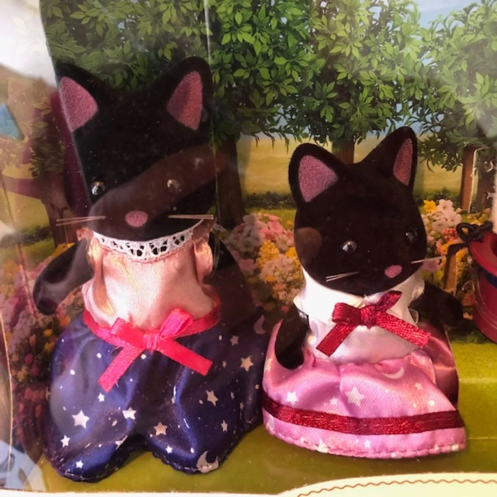 New Calico Critters Midnight Cat Family - Picture 2 of 13